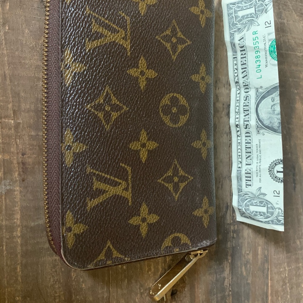 Louis Vuitton cash wallet